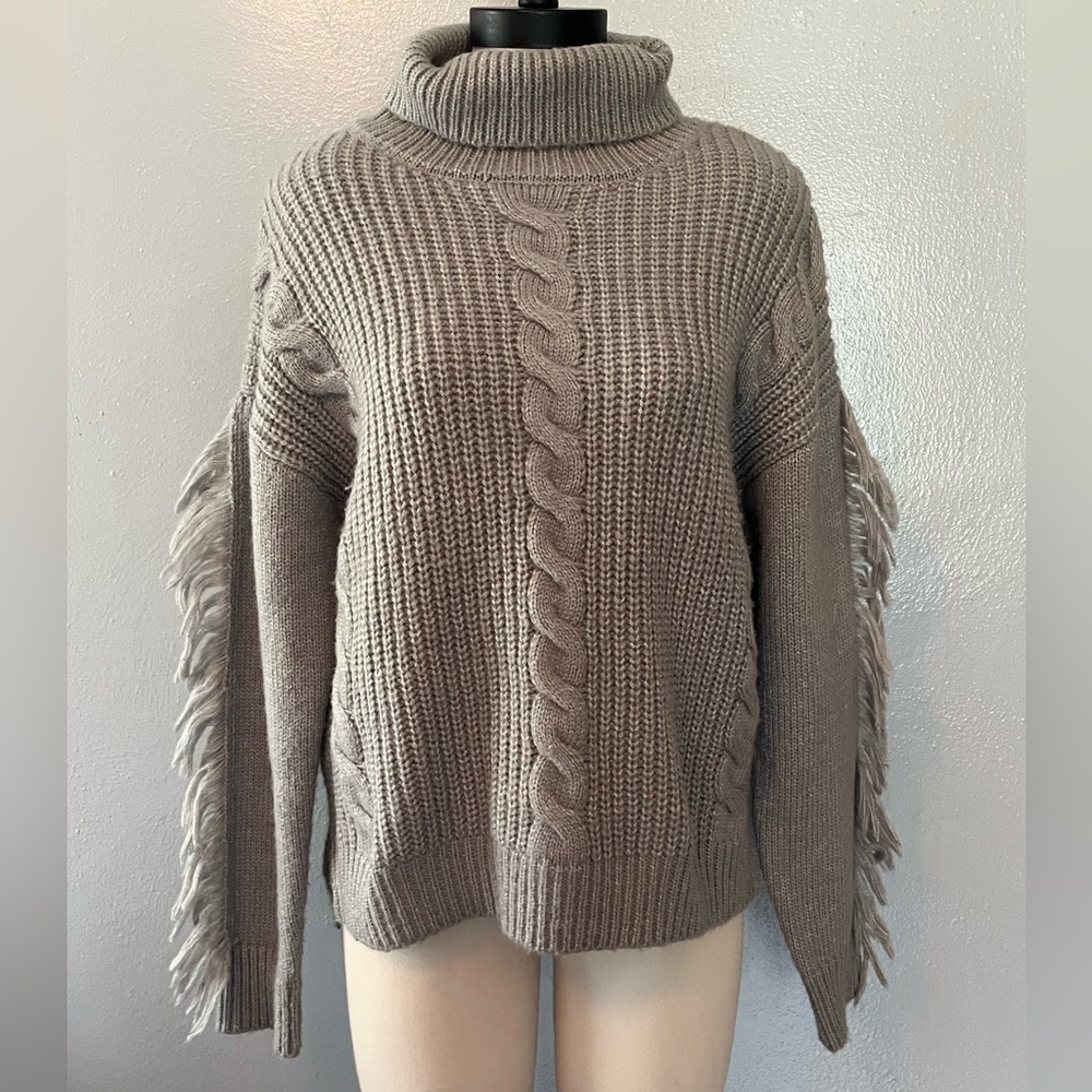 Women’s 21 Main chunky cable knit sweater with fringe, size large